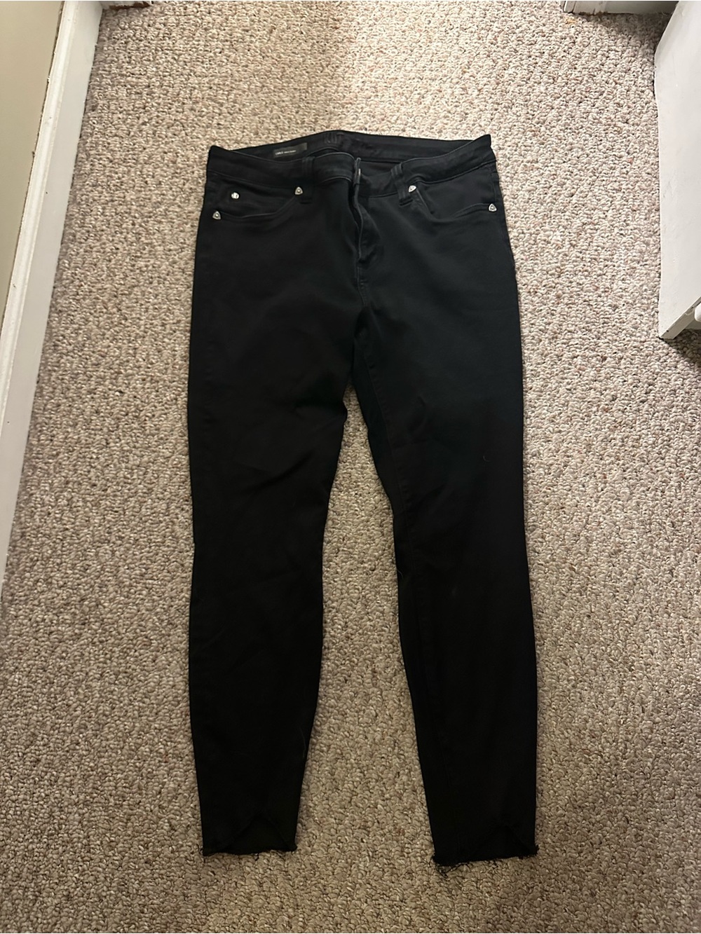 Kut from the Kloth Women’s size 12 Black Frayed Ankle Skinny Jeans